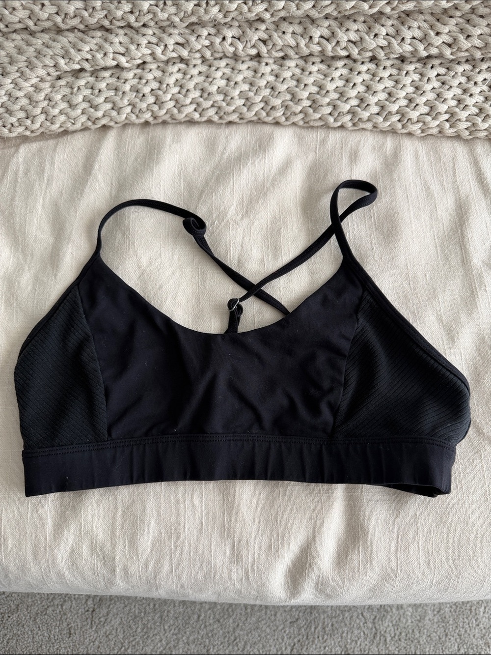 Black Cross-Back Light Support Sports Bra